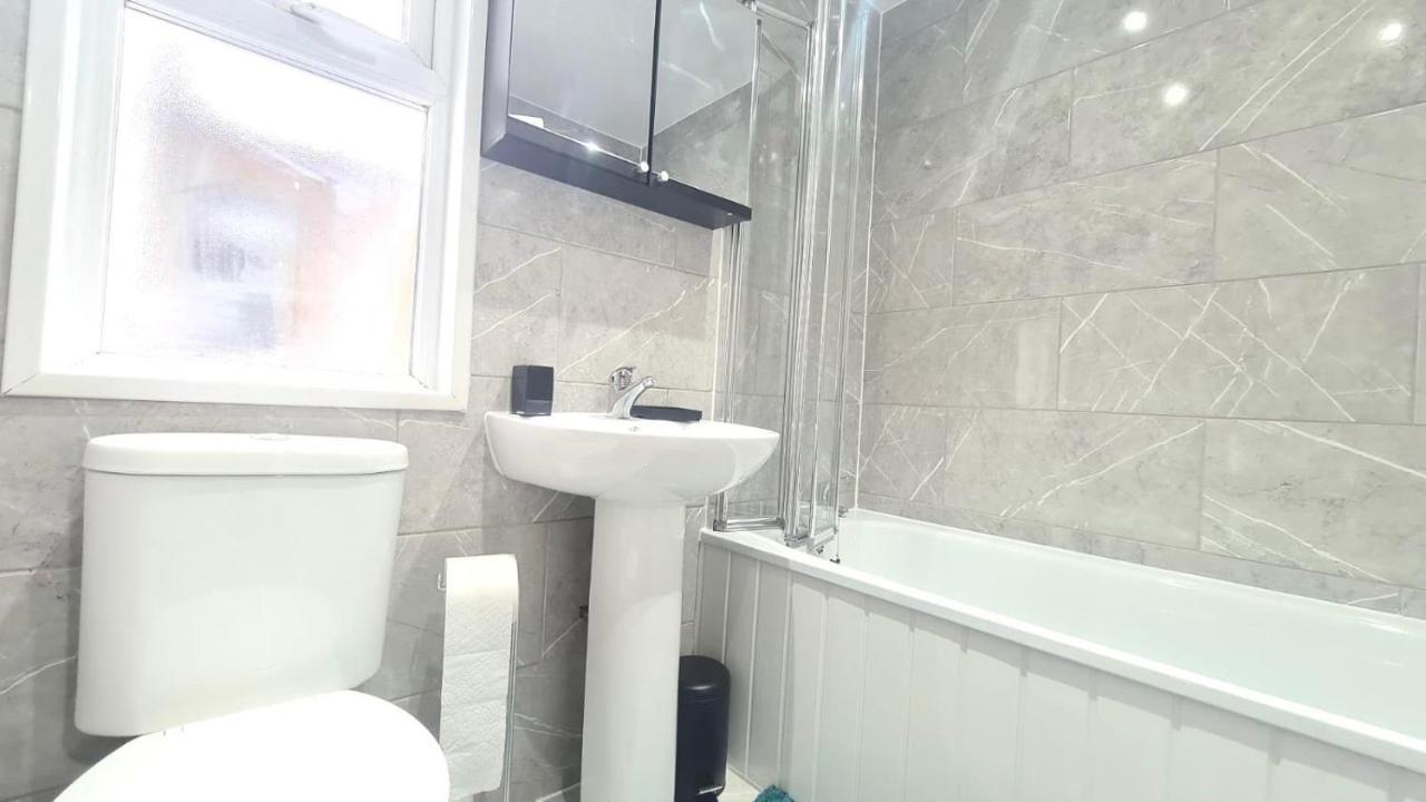 Spacious Room In Manor Park London Exterior photo
